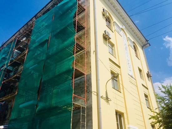 В Волгограде третий месяц идет капремонт домов по проспекту Ленина