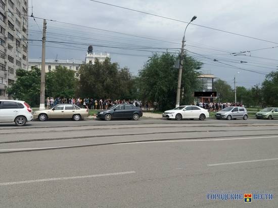 Волгоградцы часами стоят в очереди за пиццей по акции