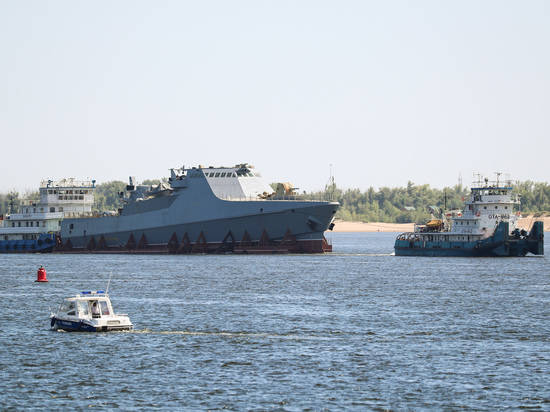 Мимо Волгограда по Волге прошел уникальный военный корабль