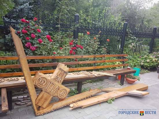 Вандалы вновь сломали поклонный крест храма Иоанна Предтечи в Волгограде