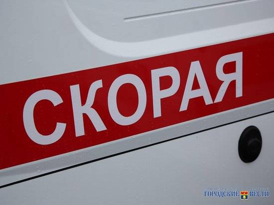 На юге Волгограда в ДТП попали три автомобиля: пострадала пассажирка