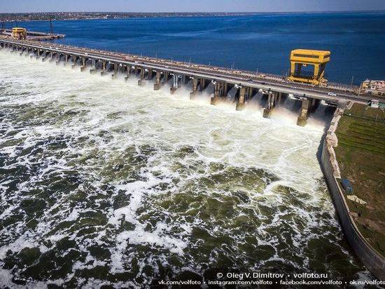 Волжская ГЭС начинает экономить сброшенную воду