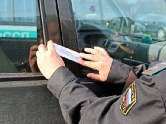 В Михайловке должница пыталась угнать арестованный автомобиль