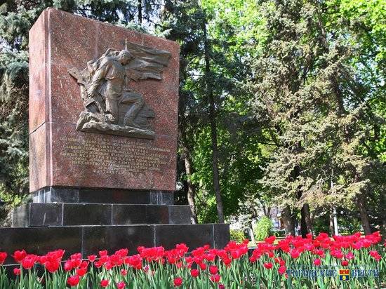 В Волгограде в память о жертвах бомбардировки Сталинграда раздадут белых голубей