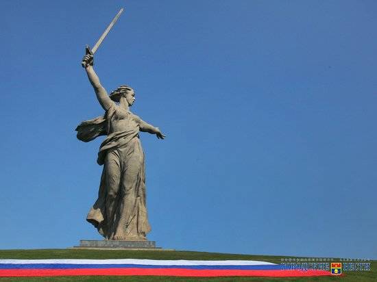 Памятник воинам-дагестанцам открыли у Мамаева кургана