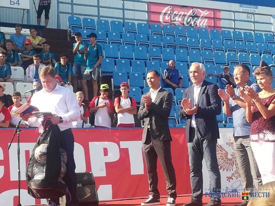 Игнашевич чествовал лучших игроков турнира «Кожаный мяч» в Волгограде