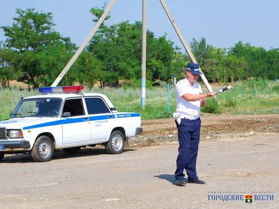 В Волгоградской области пьяный лихач устроил гонки и  сбил полицейского
