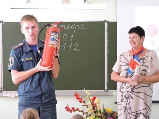 Сотрудники МЧС заменяют в школах и садах Волгограда учителей и воспитателей