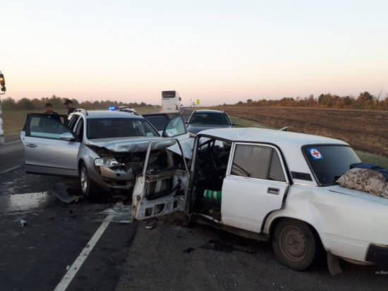 Трое погибли и трое пострадали в лобовом ДТП на трассе под Волгоградом