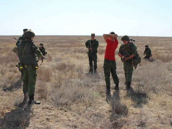 Волгоградские пограничники и росгвардейцы задержали условных нарушителей границы