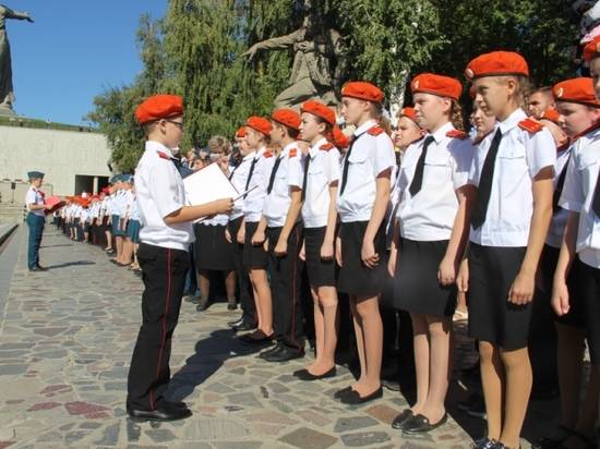 700 кадетов приняли присягу на Мамаевом кургане в Волгограде