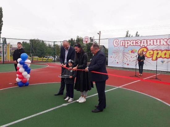Елена Исинбаева открыла универсальную спортплощадку в Серафимовиче