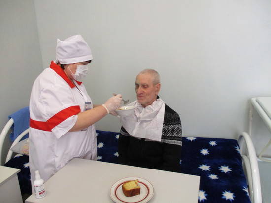 Волгоградку признали лучшим социальным работником России