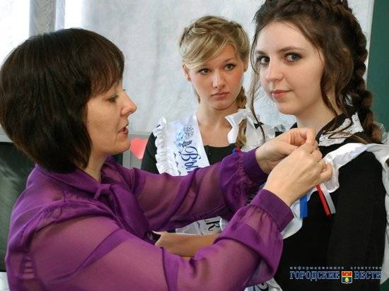 В Волгограде перед Днем учителя наградили 126 педагогов