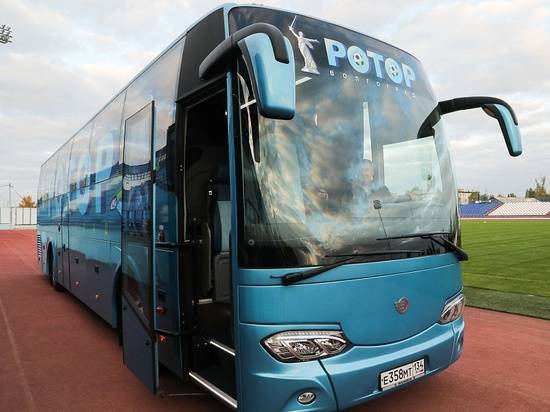 Андрей Бочаров передал «Ротору» новый автобус