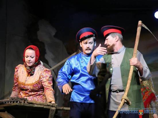 Волгоградские зрители увидели новую постановку «Тихого Дона» в казачьем театре