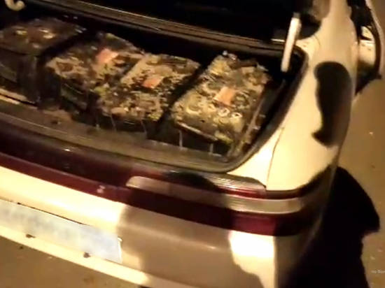 Волгоградец под покровом ночи украл из автоколонны 15 аккумуляторов