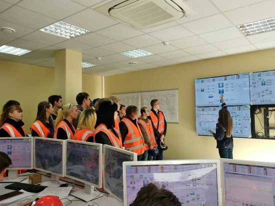 50 студентов Волгограда и Волжского побывали на одном из заводов региона