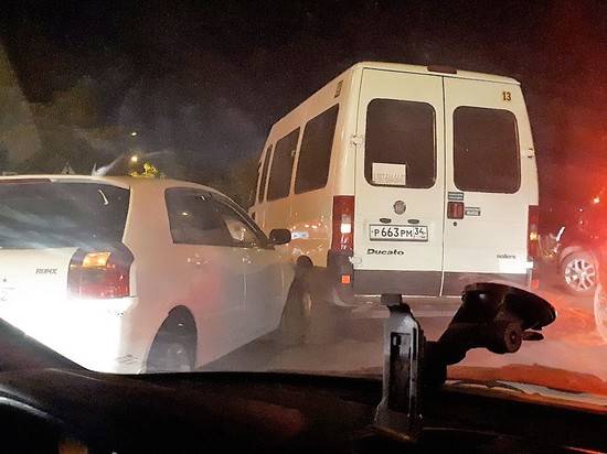 ДТП с маршруткой в час пик перекрыло движение в Ворошиловском районе