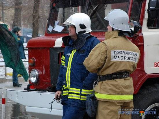На севере Волгограда вновь подожгли заброшенное здание
