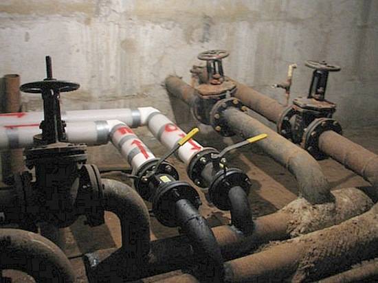 Волгоградская УК заплатит 100 тысяч за нежелание ремонтировать трубы