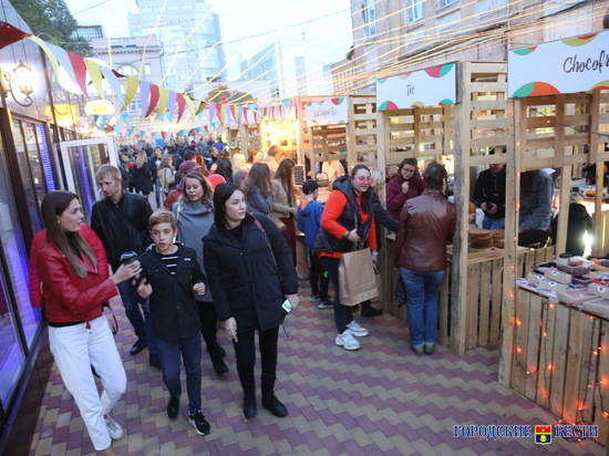 Вело-шоу, пластинография и мастер-классы: 3 ноября волгоградцев ждут на праздник на Центральном рынке