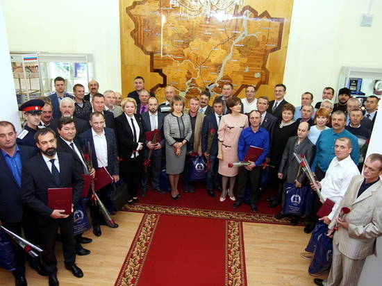 В Волгоградской области наградили 43 мужчин в честь Дня отца