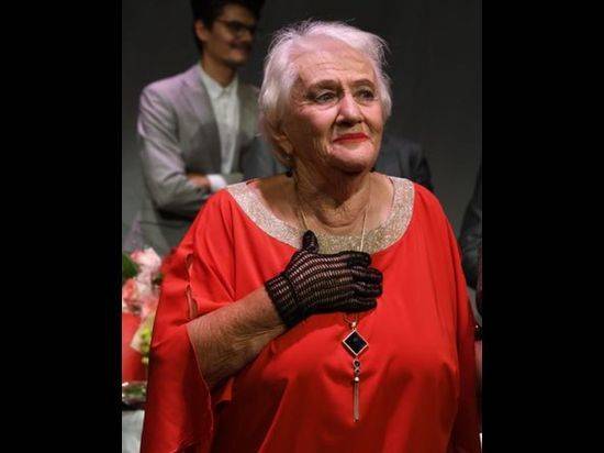По приказу президента: 90-летняя актриса Волгоградского молодежного театра получила госнаграду
