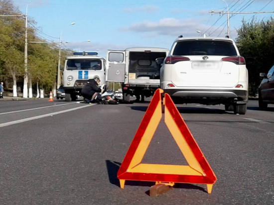 В Волгограде устанавливают личность погибшего под колесами Toyota RAV4 мужчины