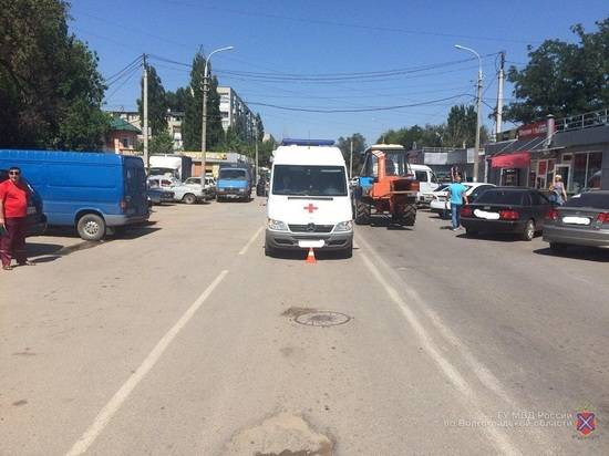 В Волжском «Патриот» не пропустил «москвича»: двое в больнице