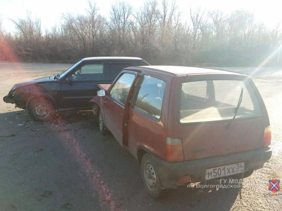 Подросток попал в больницу после аварии с «Окой» на севере Волгоградской области