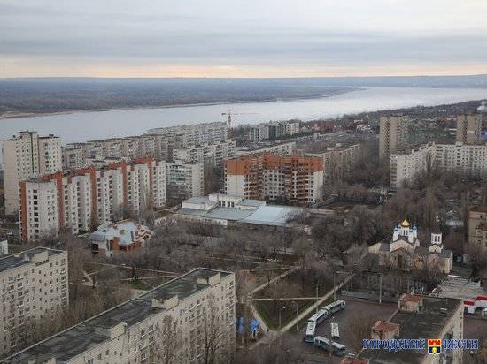 В сквере Памяти в Советском районе Волгограда замостили пешеходные дорожки