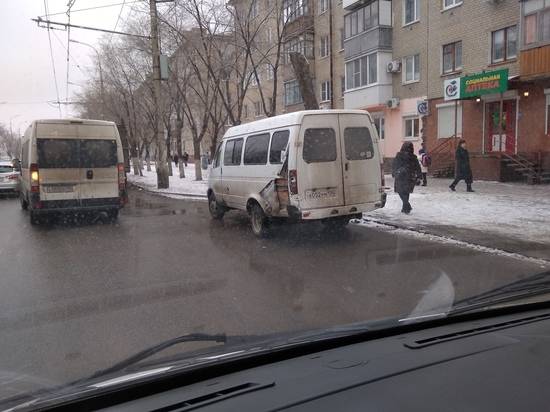 «Сняли кожу»: в Волгограде на остановке вскрыли маршрутку