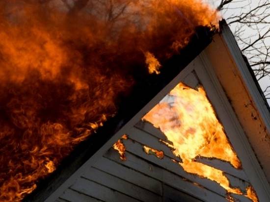 В хуторе Хитром под Волгоградом сегодня ночью сгорела крупная дача