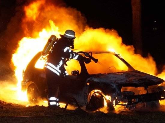В Волжском из-за замыкания сгорел 19-летний Suzuki