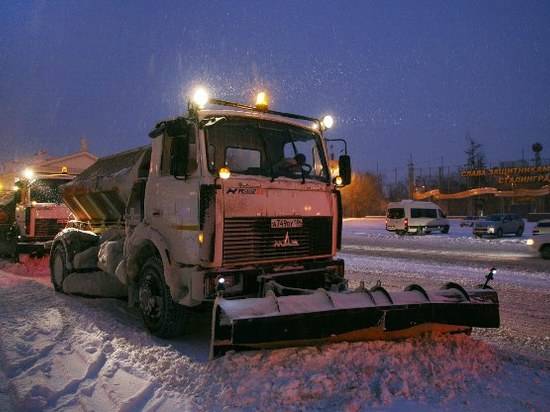 Дороги Волгограда расчищают от снега и наледи около 70 спецмашин