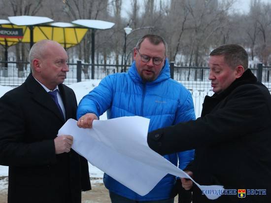 Андрей Бочаров поставил задачи по благоустройству сквера Саши Филиппова в Ворошиловском районе