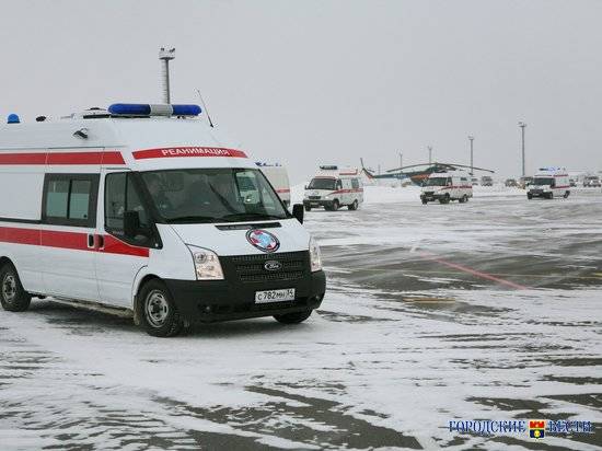 В Волгограде иномарка снесла дерево: 17-летняя пассажирка в больнице