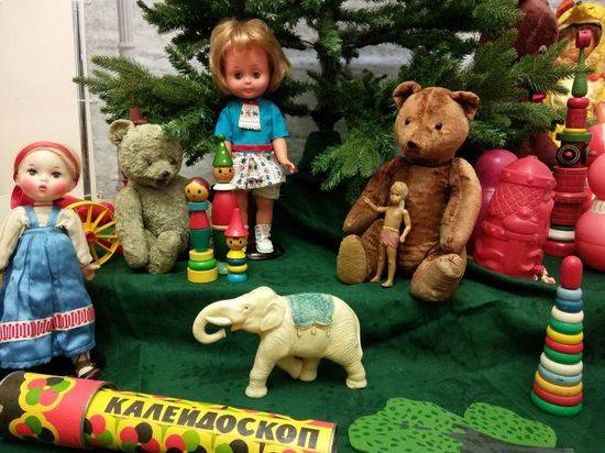 Волгоградцев приглашают взглянуть на советские новогодние игрушки