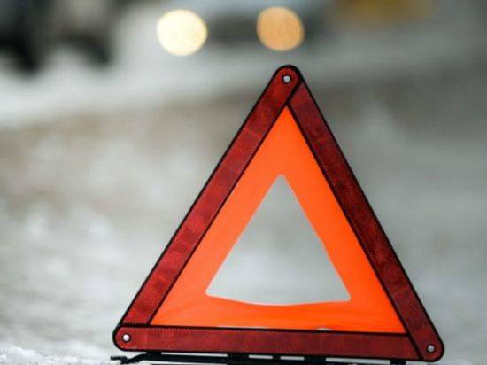 В Волгограде легковушка на встречке влетела в автобус № 98