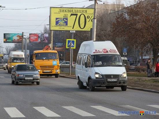 На юге Волгограда из-за водителя маршрутки пострадала 41-летняя женщина