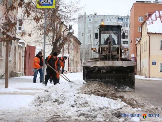 За день волгоградские дорожники очистили 3,5 кв. км дорог