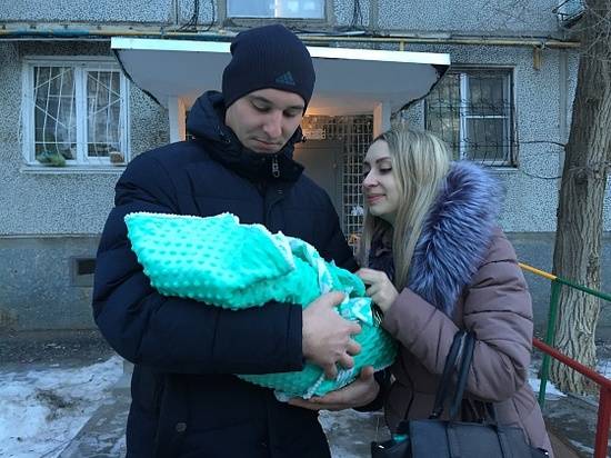 В Волгограде молодые семьи получают выросшие вдвое выплаты за первенца