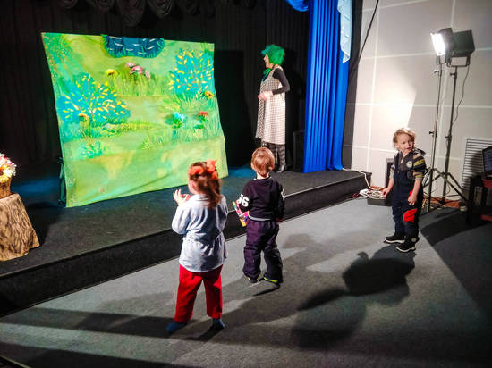 В Волгограде студенты-актеры превратили экзамен в сказку для дошколят