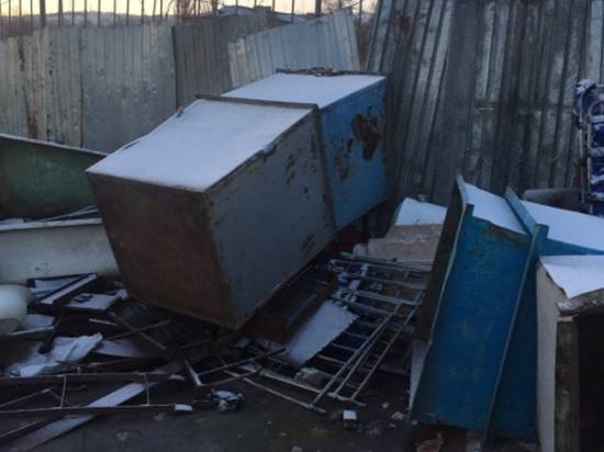 Волгоградцев задержали за кражу 37 металлических мусорных контейнеров