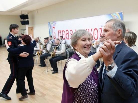 «Сталинградский бал» закружил в танцах волгоградцев разных возрастов