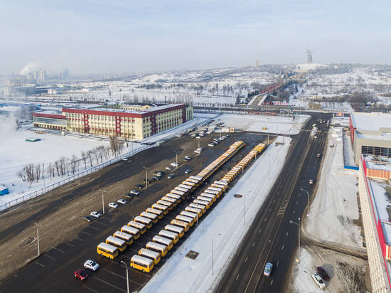 90 новых автобусов передали в школы 37 районов Волгоградской области