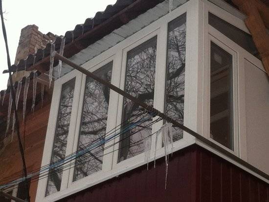 В Саратове мать оставила почти голых детей замерзать на балконе