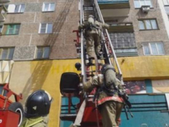 В Волгограде в ЖК «Комарово» загорелась 9-этажка