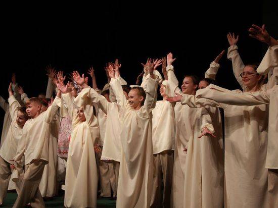 30 школьных театров выступили в волгоградском НЭТе на ежегодном фестивале